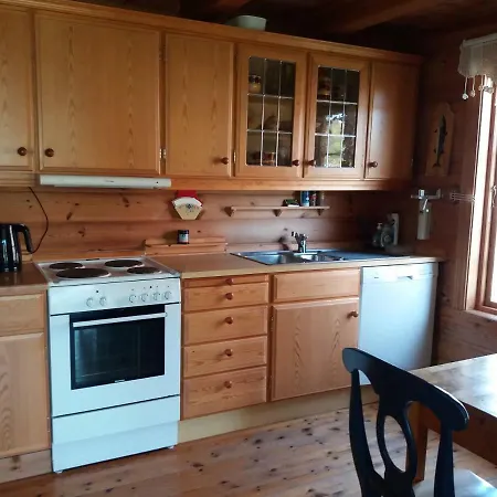 Eikenesveien 12 Apartment Lyngdal